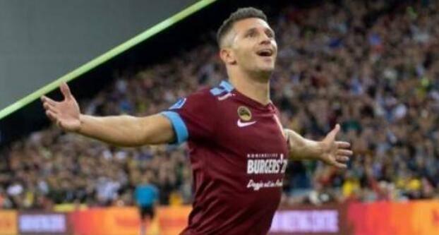 看台屏息凝 看台屏息凝